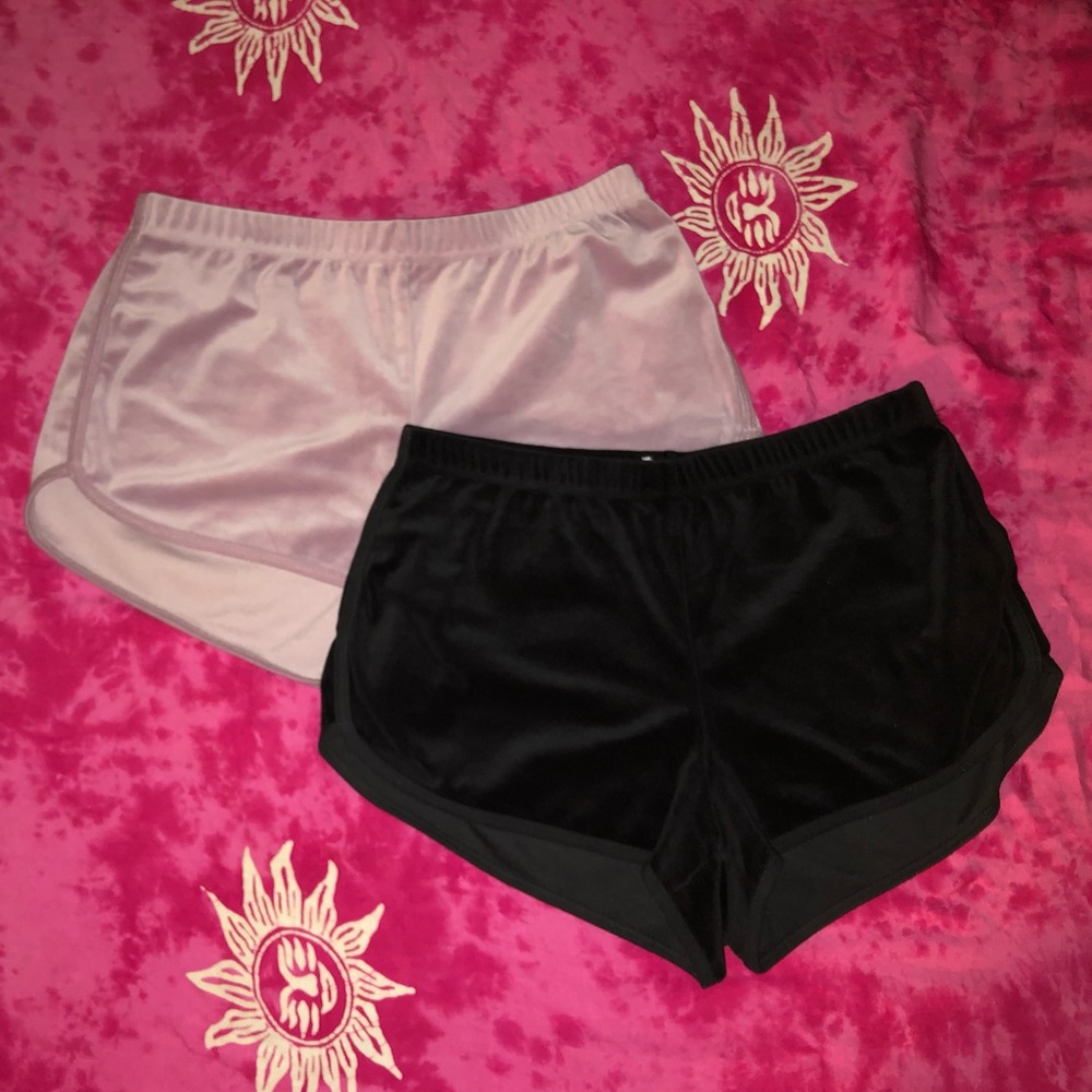 Bundle of 2 fuzzy Hollister shorts !